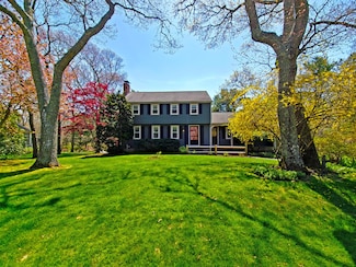 8 Schooner Ln, Pocasset, MA 02559
