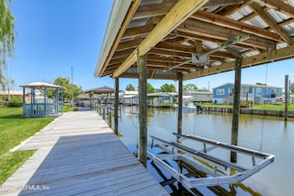 156 Moonlite Dr, Welaka, FL 32193