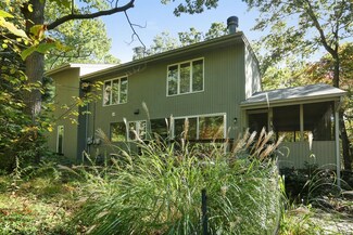 521 E Bellevue Ave, Beverly Shores, IN 46301