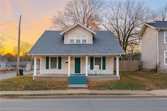 620 4th St, Charleston, IL 61920