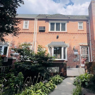 50-29 64th St, Flushing, NY 11377