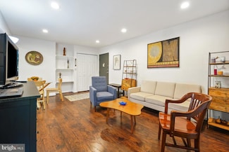 878 College Pkwy Unit 101, Rockville, MD 20850