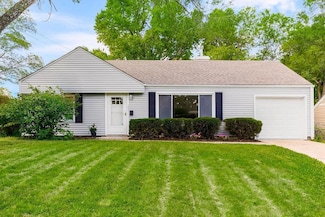 7652 Rainbow Dr, Prairie Village, KS 66208