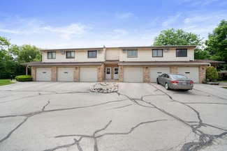 4446 S Greenridge Cir, Milwaukee, WI 53220