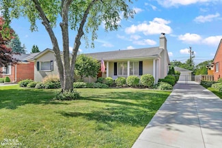 763 Anita Ave, Grosse Pointe Woods, MI 48236