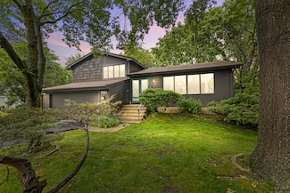 770 Yosemite Trail, Roselle, IL 60172