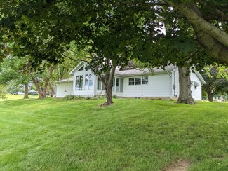 406 E Lincoln St, Mount Carroll, IL 61053
