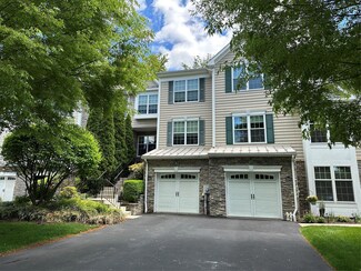 886 Huntington Dr, Fishkill, NY 12524
