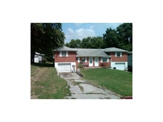 9010 Catherine Rd, Pleasant Valley, MO 64068