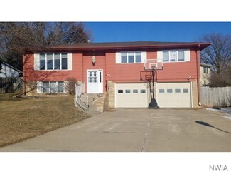 1518 Orbit Dr, Hinton, IA 51024