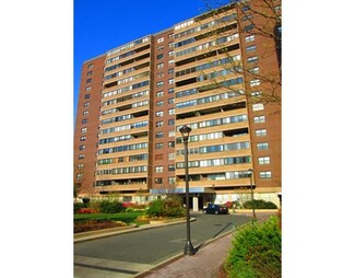 9 Hawthorne Place Unit 4M, Boston, MA 02114