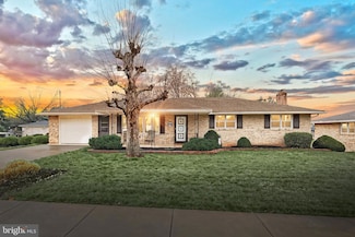 2006 Thelon Dr, York, PA 17408