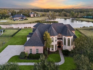 9030 Royal Crest Ln, Richmond, TX 77469