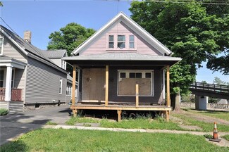 35 Peach St, Buffalo, NY 14204