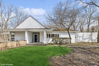 155 S Deere Park Dr, Highland Park, IL 60035