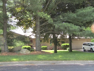 9670 Treetop Dr, Galesburg, MI 49053