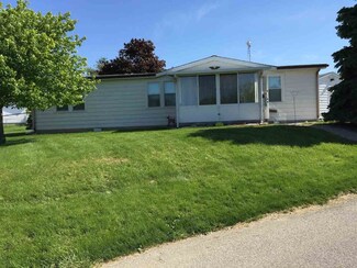 525 E Commercial St, Hartford City, IN 47348