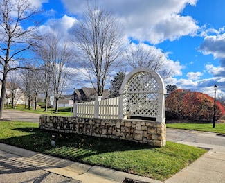 1573 Oakfield Dr Unit 120, Ann Arbor, MI 48108