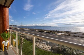 8075 Harborview Rd Unit 204, Blaine, WA 98230