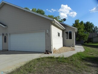 202 2nd St S, Casselton, ND 58012