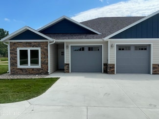 525 54th St W Unit 1, Watertown, SD 57201