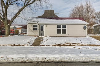 514 Liberty St, Pella, IA 50219