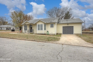 701 W Austin St, Webb City, MO 64870