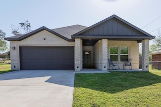 605 Bethlehem St, Terrell, TX 75160