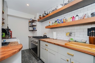 130 Beach 121st St Unit 2B, Rockaway Park, NY 11694