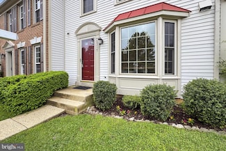 10317 Colony Park Dr, Fairfax, VA 22032