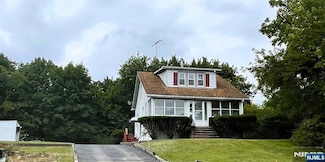 35 Oldham Rd, Wayne, NJ 07470