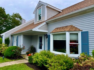 1 Hawthorne Ct Unit B, Pocasset, MA 02559