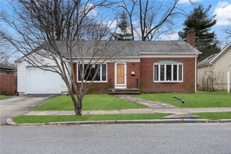 55 North Ave, Providence, RI 02906