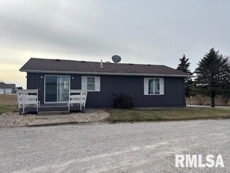 218 S Front St, Reynolds, IL 61279