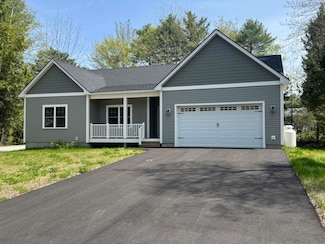 14 Macadamia Ln, Lewiston, ME 04240