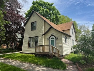 1902 Stephenson St, Marinette, WI 54143