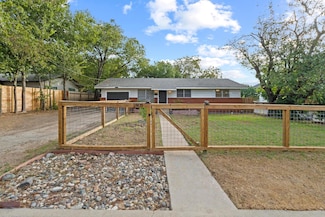 1805 Vine St, Georgetown, TX 78626