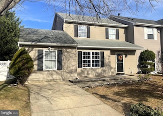 22 Harvest Ln, Sicklerville, NJ 08081