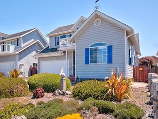 924 Glass Beach Dr, Fort Bragg, CA 95437