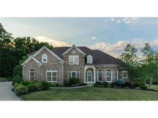 735 Marbury Cir NE, Hartville, OH 44632