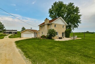 5928 E Johnson Rd, Freeport, IL 61032