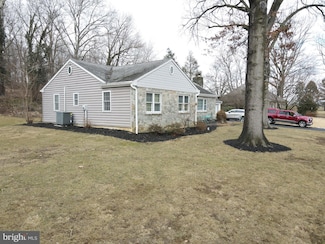 3045 Meadowview Dr W, Gordonville, PA 17529