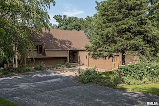 28018 230th St, Le Claire, IA 52753