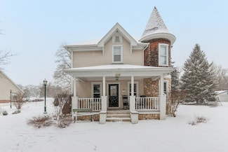 345 Cottonwood Ave, Hartland, WI 53029