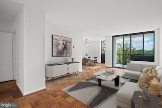 4242 East-West Hwy Unit 605, Bethesda, MD 20815