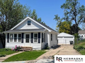 6924 Wirt St, Omaha, NE 68104