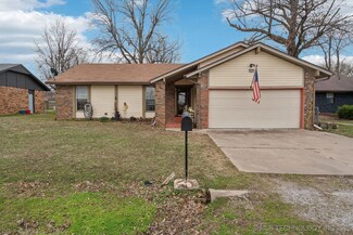 414 E Maple St, Skiatook, OK 74070