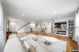 322 E Midland Ave, Paramus, NJ 07652