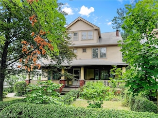 2643 Hampshire Rd, Cleveland, OH 44106