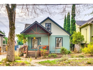 1566 SE Sherrett St Unit A, Portland, OR 97202